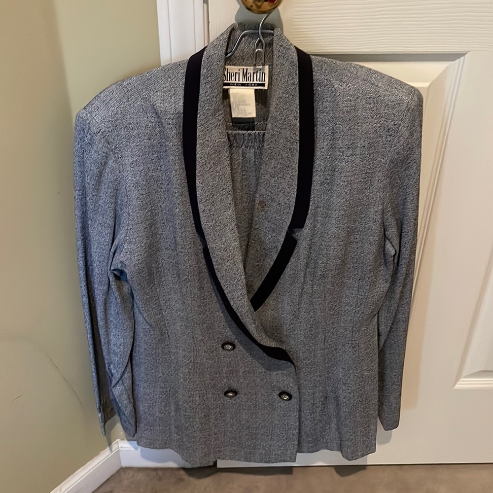 Sheri Martin New York navy blue dress suit size 8